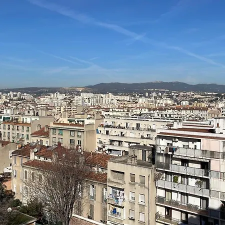 A L'air Libre, Perche Au Calme Et Au Soleil 마르세유